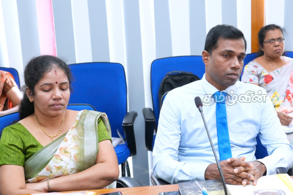 அதிகாரிகளின் மந்தமான செயற்பாடுகள் குறித்து வடக்கு மாகாண ஆளுநர் அதிருப்தி | Northern Province Governor Slow Actions Officials அதிகாரிகளின் மந்தமான செயற்பாடுகள் குறித்து வடக்கு மாகாண ஆளுநர் அதிருப்தி | Northern Province Governor Slow Actions Officials