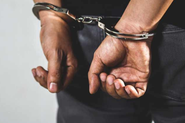 உள்நாட்டுத் துப்பாக்கிகளுடன் குடும்பஸ்தர்கள் மூவர் கைது | 3 Held With Guns In Sri Lanka