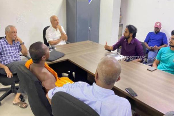 திடீரென ரவூப் ஹக்கீமை சந்தித்த கோட்டா கோ கம போராட்ட குழு! | Suddenly Met Hakeem Gota Go Gama Protest Group