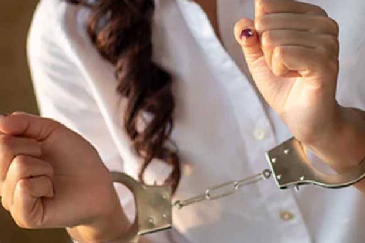 பெருமளவு போதைப்பொருள்களை கடத்த முயன்ற பெண் ஒருவர் கைது | Woman Arrested For Attempt Large Quantity Of Drugs பெருமளவு போதைப்பொருள்களை கடத்த முயன்ற பெண் ஒருவர் கைது | Woman Arrested For Attempt Large Quantity Of Drugs