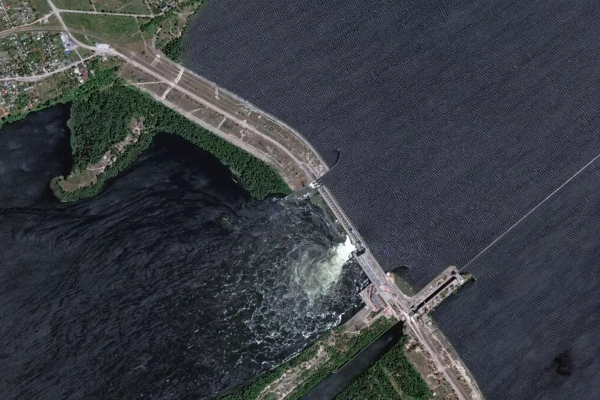 உக்ரைனில் நீர்மின் நிலைய அணை மீது தாக்குதல்..! | Ukraine Moscow Accused Of Blowing Up Dam