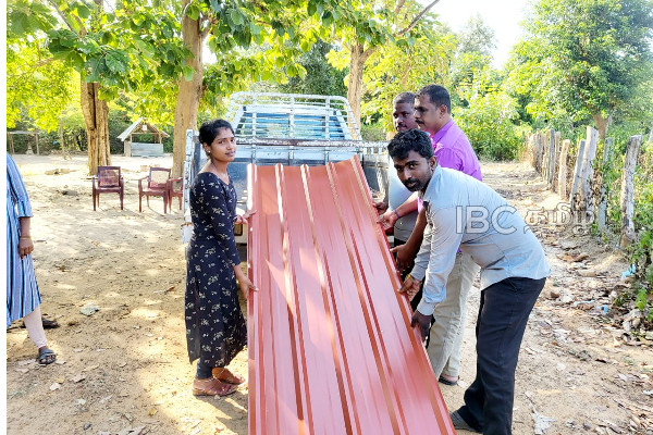 வலி மிக்க தமிழ் மக்களின் பக்கம் - 20 குடும்பங்களின் துயர் துடைத்த நல்லுள்ளம் (காணொளி) | Provision Of Tins To New Residents