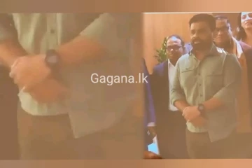 ඩුබායි උත්සවයකදී ජනපති අනුරට සිදුවූ සමාජ මාධ්ය උණුසුම් කළ සිදුවීම මෙන්න..කමිසයේ බොත්තම් මාරු වෙච්ච අලකලංචියක්..සියල්ල කැමරාවට හසුවෙලා.(VIDEO)