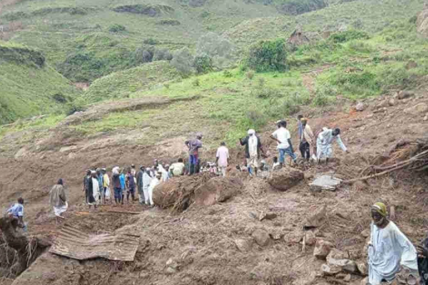 ஒரு கிராமத்தையே அழித்த பாரிய மண்சரிவு ; ஆயிரத்திற்கும் மேற்பட்டோர் பலி | Landslides In Western Sudan Kill Over A Thousand
