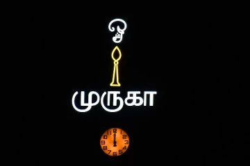 புத்தாண்டை வரவேற்று நள்ளிரவில் நல்லூர் கந்தசுவாமி ஆலய தேரடியில் ஏற்றப்பட்ட தீபங்கள்(படங்கள்)