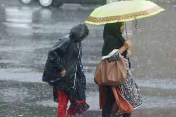 පළාත් රැසකට මිලිමීටර 100 ඉක්මවූ තද වැසි...කොළඹ ප්‍රදේශ ගණනක්ද ජලයෙන් යටවේ...