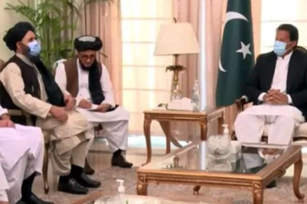 பத்திரிகையாளர்கள் மீது கொலைவெறி தாக்குதல் – கோரமுகத்தை காட்டும் தலிபான்கள் | Taliban Attack Journalists In Afghanisthan