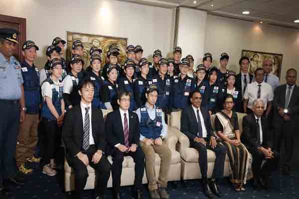 பாதிக்கப்பட்ட இலங்கை மக்களுக்கு உதவ வந்த ஜப்பானிய மருத்துவர்கள் குழு! | A Team Of Japanese Doctors Came To Help Srilanka பாதிக்கப்பட்ட இலங்கை மக்களுக்கு உதவ வந்த ஜப்பானிய மருத்துவர்கள் குழு! | A Team Of Japanese Doctors Came To Help Srilanka