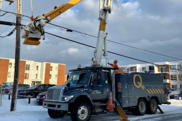 கனடாவில் 5 நாட்கள் மின்சாரமின்றி தவிக்கும் மக்கள்