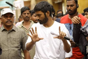 பிரபல நடிகையின் குடும்பத்தில் இணைந்த நடிகர் தனுஷ்.. அடுத்த டார்கெட் ஆரம்பம்...