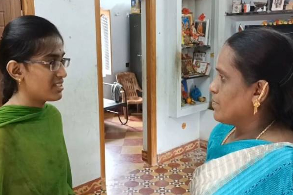 ரயிலில் ஏற விடாமல் உக்ரைன் மக்கள் எங்களை துன்புறுத்தினர்! மாணவி வெளியிட்ட பகீர் தகவல் | Ukraine Public Attack Tamil Nadu Students In Train