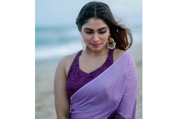 கடற்கரையில் கலக்கல் போட்டோஷூட் நடத்திய பிக் பாஸ் ஷிவாணி நாராயணன்.. இணையத்தில் செம வைரல் | Shivani Narayanan Beach Photoshoot