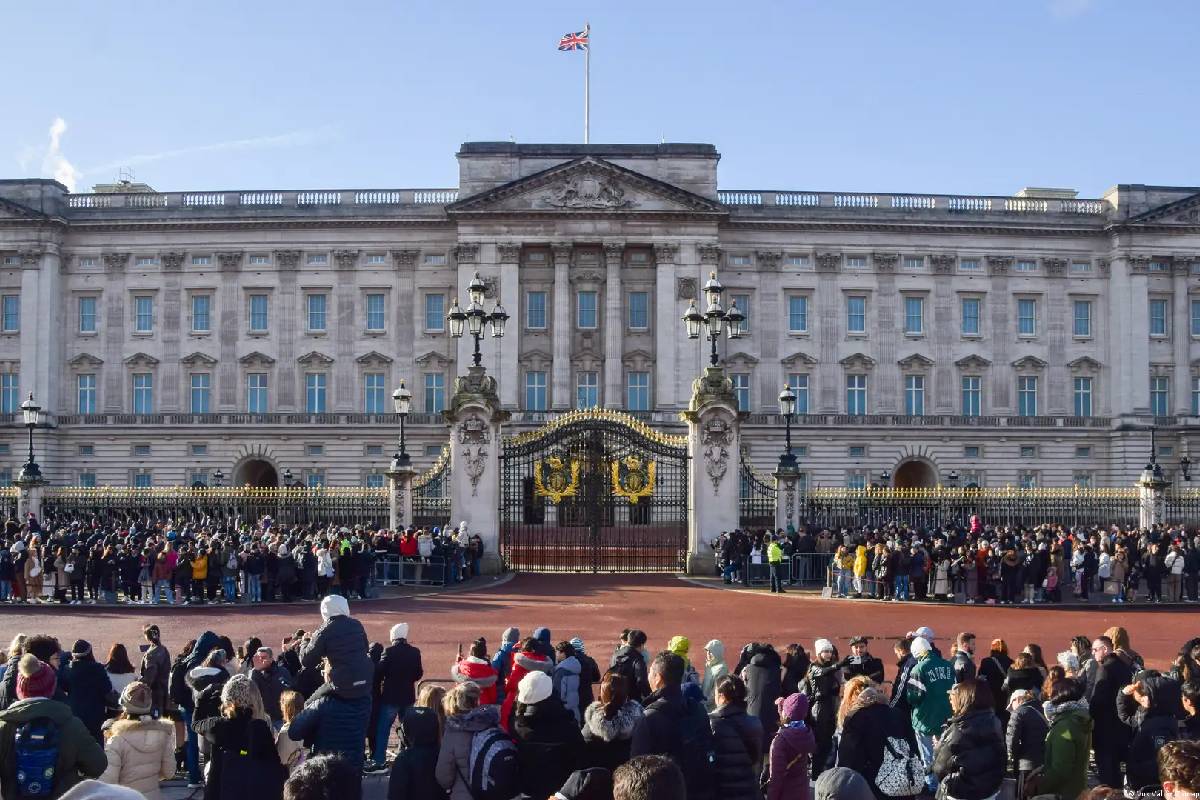 180 வருட பாரம்பரியத்தை உடைக்கும் மன்னர் சார்லஸ் | King Charles Breaks 180 Year Tradition