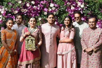 திருமணத்திற்கு முன்பே 51,000 பேருக்கு விருந்து வைத்து அசத்திய அம்பானி குடும்பம்