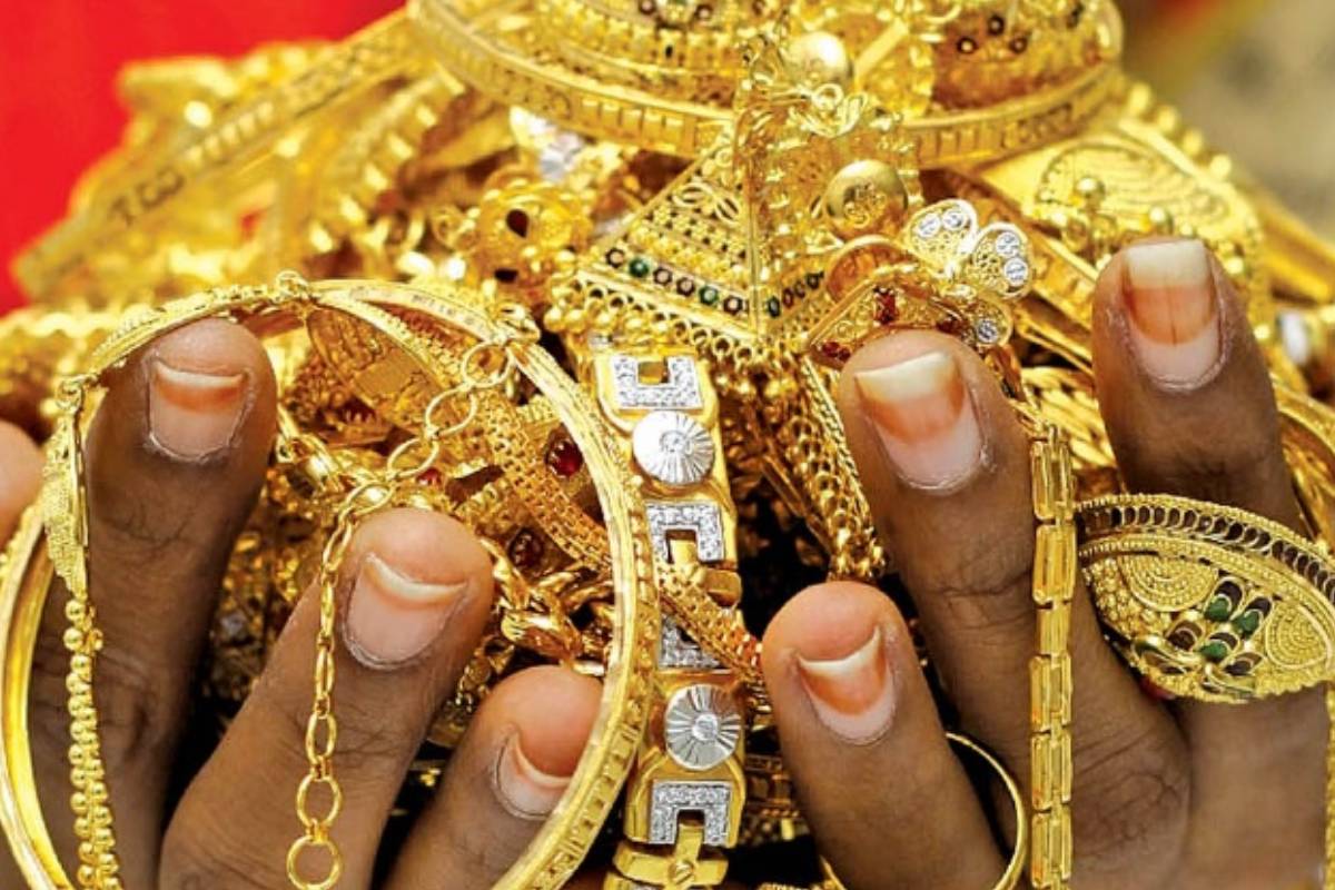 யாழில் வீதியில் கிடந்த தங்க நகை - உரியவரிடம் ஒப்படைத்த நபருக்கு குவியும் பாராட்டு | Jewelry Found On The Street In Jaffna