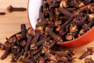 தினமும் காலை 2 கிராம்பு சாப்பிட்டு வந்தால் என்னவெல்லாம் நடக்கும் தெரியுமா?