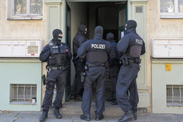 வலதுசாரிக் குழுவைச் சேர்ந்த எட்டு பேர் ஜேர்மன் பொலிசாரால் கைது