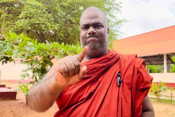 ராஜபக்சர்களின் இனவாதத்திற்கு எதிராக பொங்கியெழும் மற்றுமொரு சிங்கள இனவாத தேரர் | Buddha Statue In Trincomalee Is A Racist Incident ராஜபக்சர்களின் இனவாதத்திற்கு எதிராக பொங்கியெழும் மற்றுமொரு சிங்கள இனவாத தேரர் | Buddha Statue In Trincomalee Is A Racist Incident