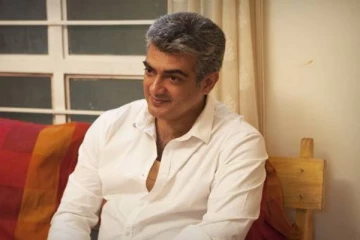 தல அஜித்திற்கு மருத்துவம் பார்த்த செவிலியர்கள், அவர்களுடன் அஜித் எடுத்துக்கொண்ட போட்டோ.