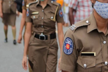 தடுப்பூசியை தவிர்த்து அட்டை பெற முயற்சித்த மூன்று பெண்கள் உட்பட நால்வர் கைது