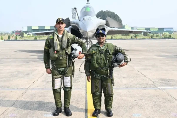 பிரெஞ்சு ரபலில் பறந்த இந்திய குடியரசு தலைவர் முர்மு! | Indian President Murmu Flew In A French Rafale பிரெஞ்சு ரபலில் பறந்த இந்திய குடியரசு தலைவர் முர்மு! | Indian President Murmu Flew In A French Rafale