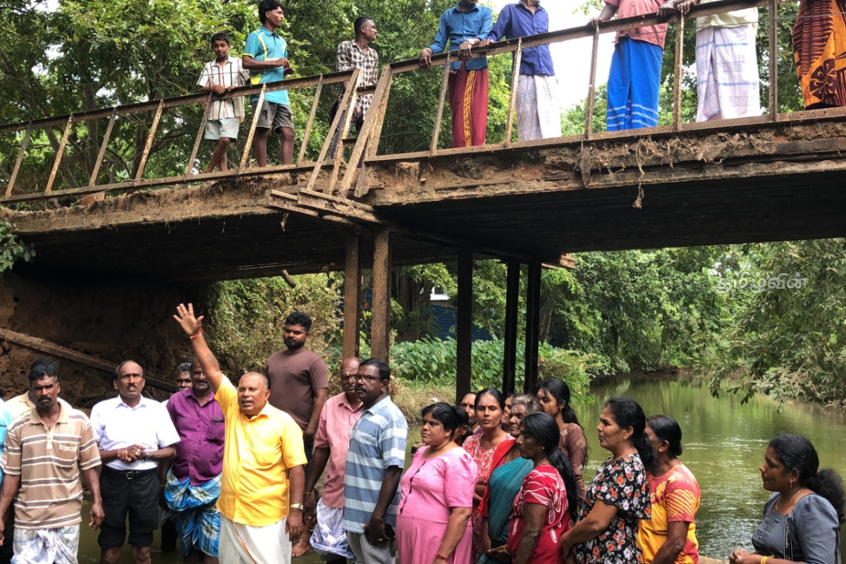 46 வருடங்களாக புனரமைக்கப்படாத பாலம் : உடைந்து விழும் நிலையில் மக்கள் போராட்டம் | Bridge That Hasn T Been Renovated For 46 Years 46 வருடங்களாக புனரமைக்கப்படாத பாலம் : உடைந்து விழும் நிலையில் மக்கள் போராட்டம் | Bridge That Hasn T Been Renovated For 46 Years