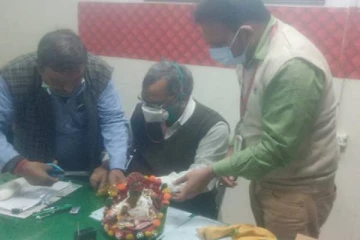 கிருஷ்ணரின் கை உடைந்ததாக மருத்துவமனைக்கு கதறியபடி வந்த முதியவர் - வைரலாகும் வீடியோ!