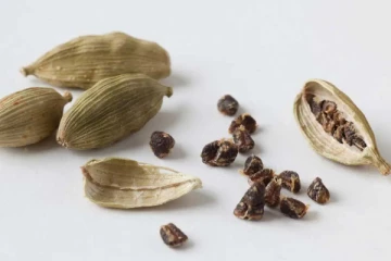 ஒரு நாளைக்கு 2 ஏலக்காய் எடுத்து கொள்வதனால் கிடைக்கும் நன்மை என்ன தெரியுமா?