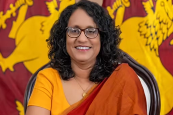 மட்டக்களப்பு பாடசாலைக்கு சென்ற பிரதமர் ஹரிணி ; ஊடகவியலாளர்களுக்கு அனுமதி மறுப்பு | Journalists Denied Entry To Batticaloa School