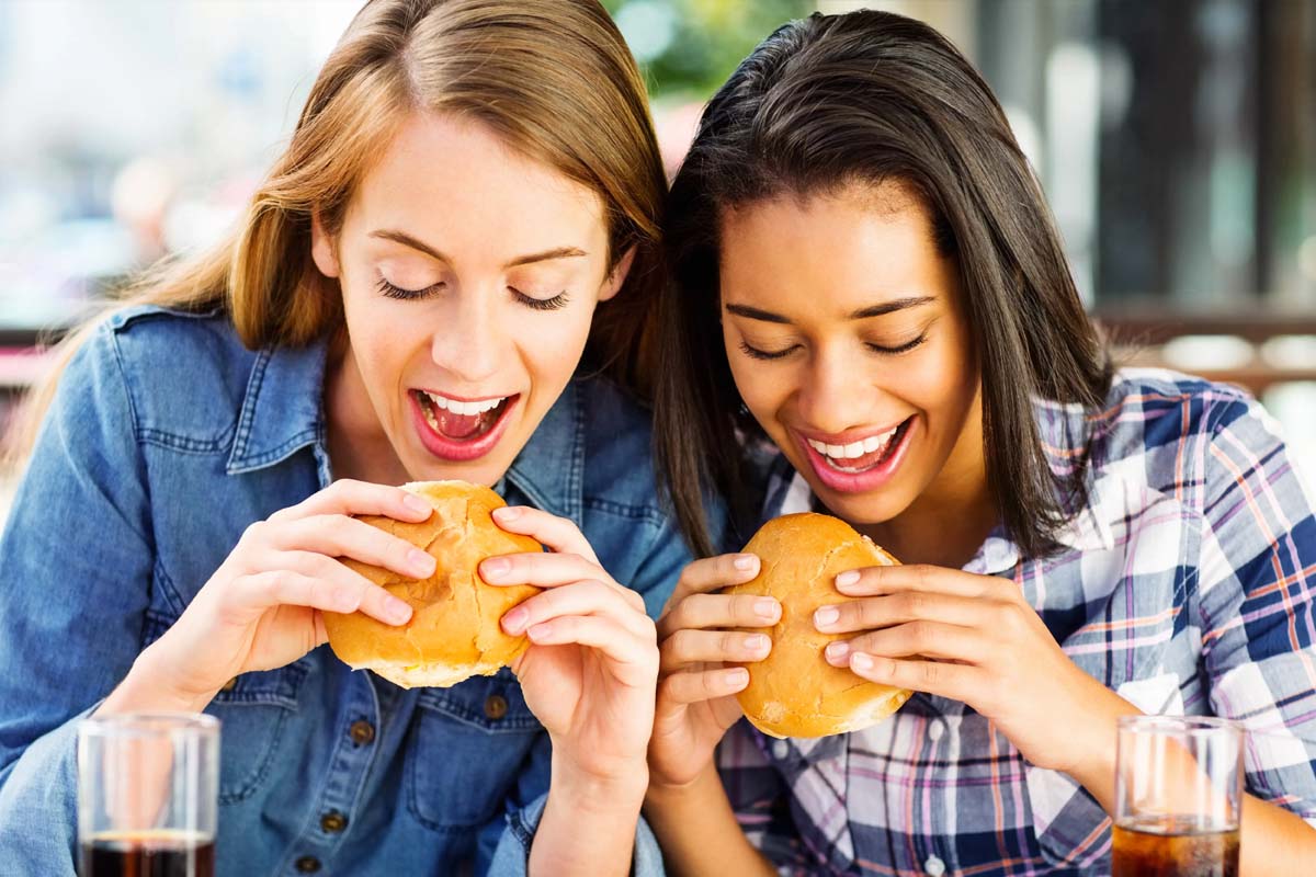 உணவை வேகமாக சாப்பிடுபவரா நீங்கள்? இனி அந்த தவறை செய்யாதீங்க | Are You Fast Eating Person Danger Our Health