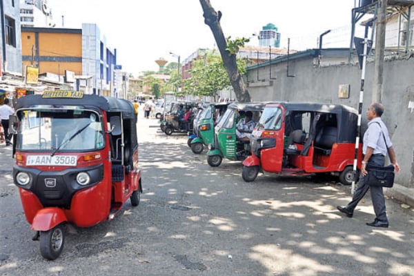 கொழும்பிற்கு வரும் இளைஞர், யுவதிகளை கடத்தும் மர்ம கும்பல் - வெளியான அதிர்ச்சித் தகவல் | Youth Kidnapped On Way To Interview
