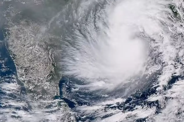 நாளை உருவாகிறது சென்யார் புயல்.., எந்தெந்த மாவட்டங்களில் கனமழை பெய்யும்? | Cyclone Forming In The Bay Of Bengal