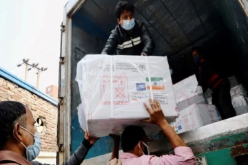 தடுப்பூசி ஏற்றுமதியில் இந்தியா எடுத்த திடீர் முடிவு! பாதிக்கப்படவுள்ள 190 நாடுகள்