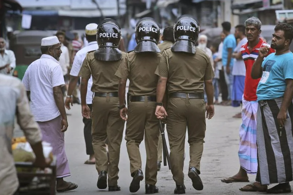 தமிழ் அரசியல் தலைவர்களின் தலையீட்டால் தென்னிலங்கையில் நிறுத்தப்பட்ட சுய விபர சேகரிப்பு! | Sri Lanka Colombo Collecting Details Police