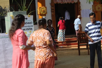 யாழ்ப்பாணத்தில் ஆர்வமுடன் வாக்களிக்கும் மக்கள்!