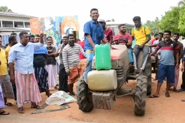 புத்தளத்தில் டீசல் பெற்றுத்தருமாறு கோரி ஆர்ப்பாட்டம்