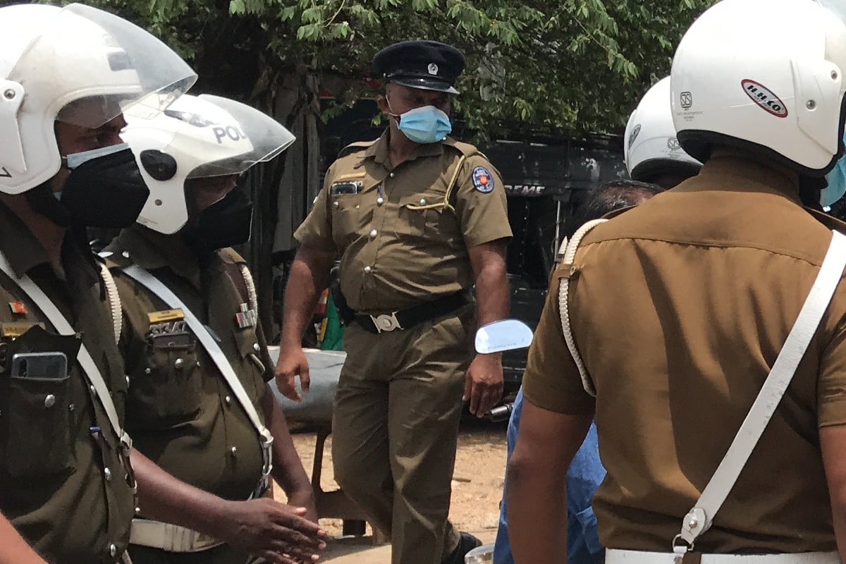 தென்னிலங்கையில் வீடொன்றுக்குள் புகுந்த கொடூரமாக கொலை செய்யப்பட்ட குடும்பஸ்தர் | Father Of 3 Killed