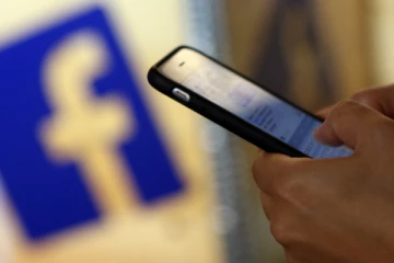 முகநூல் பதிவிற்காக கைதானவர் 10 மில்லியன் கோருகின்றார்!