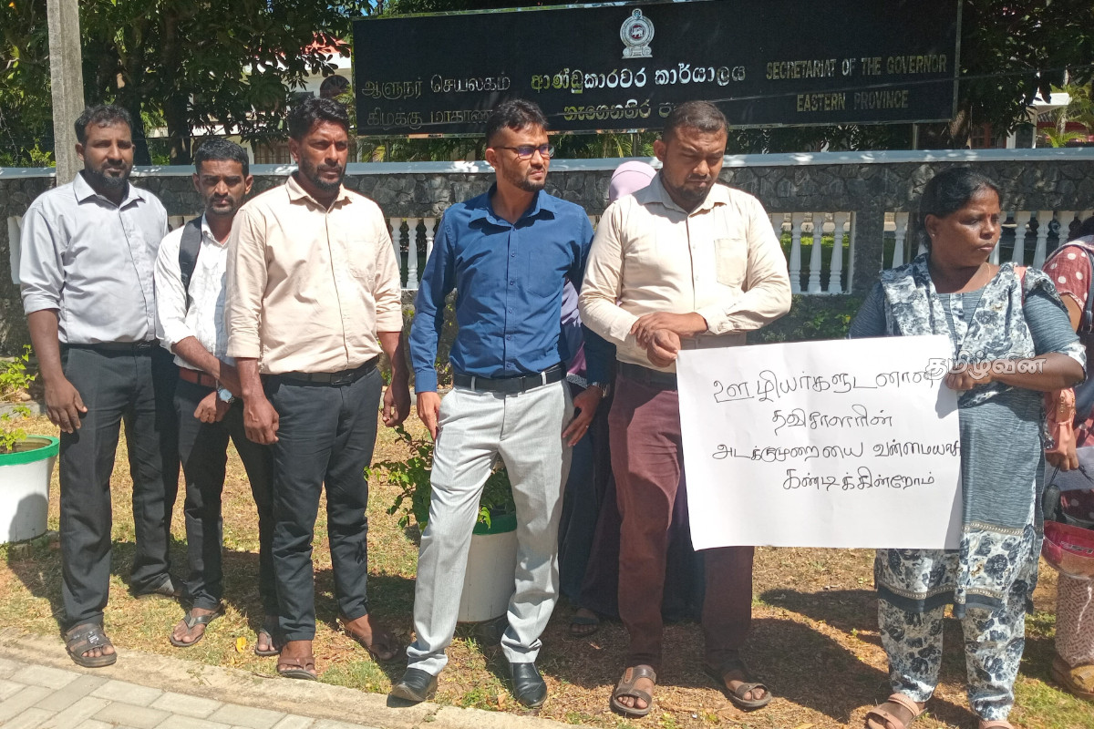 குச்சவெளி பிரதேசசபை தவிசாளருக்கு எதிராக போராட்டம் | Protest Against Kuchavali Pradeshiya Sabha Speaker குச்சவெளி பிரதேசசபை தவிசாளருக்கு எதிராக போராட்டம் | Protest Against Kuchavali Pradeshiya Sabha Speaker