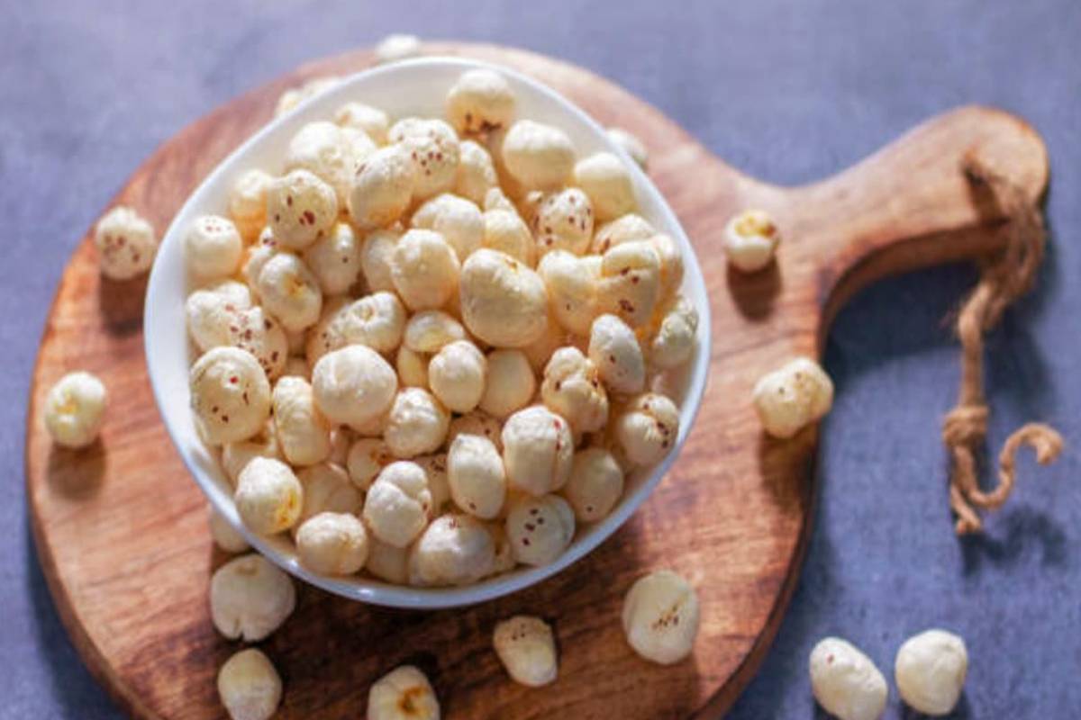 தாமரை விதைகளை பாலில் சேர்த்து சாப்பிட்டால் என்ன நன்மை? | Benefits Of Eating Makhana Foxnuts Mixed With Milk