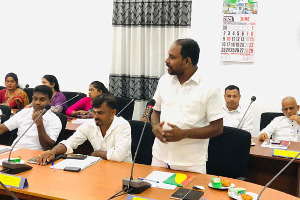 விபத்துகளை ஏற்படுத்தும் செங்கலடி சந்தை வீதிக்கு மாற்று திட்டம்: விடுக்கப்பட்ட கோரிக்கை | Alternative Plan For Chengaladi Market Road