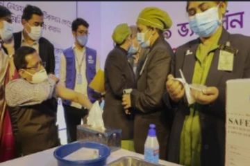 பங்களாதேஷில் பொதுமக்களுக்கு கொரோனா தடுப்பூசி செலுத்தும் பணி ஆரம்பம்