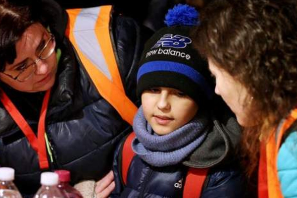 “உக்ரைன் போர்க்களம்” 1200 கிலோ மீற்றர் தனியே பயணித்த சிறுவனின் துணி்ச்சல் கதை இது! (காணொளி) - ஐபிசி தமிழ்