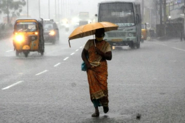 இன்று 5 மாவட்டங்களில் வெளுத்து வாங்க போகும் கனமழை