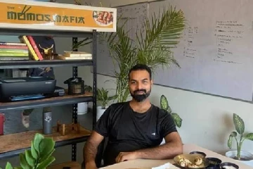 50 லட்ச ரூபாய் வேலையை விட்டுவிட்டு மோமோஸ் பிசினஸ் துவக்கிய நபர்: அவரது இன்றைய வருமானம்