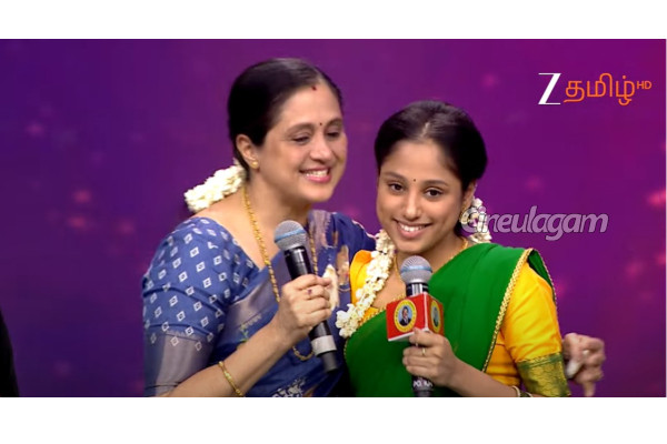 சரிகமப சீசன் 5ல் மகள் பாடுவதை நேரில் காண வந்த தேவயானி கணவர், அவர் சொன்ன வார்த்தி... எவ்வளவு காதல், வீடியோ இதோ | Saregamapa Season 5 Dedication Round