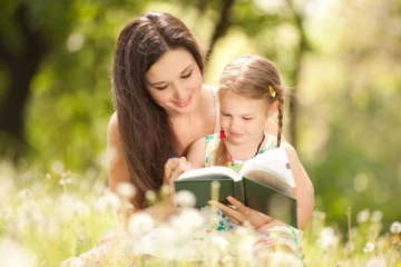 மகளுக்கு ஒவ்வொரு அம்மாவும் முக்கியமாக சொல்லிக்கொடுக்க வேண்டிய விஷயங்கள் என்னென்ன?