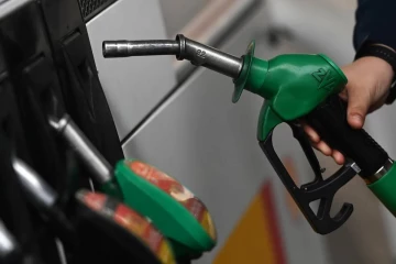 இரண்டு ஆண்டுகளில் முதல் முறையாக... பிரித்தானியாவில் 150 பென்ஸ் கடந்த பெட்ரோல் விலை