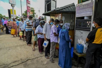 முடியாவிட்டால் வீட்டுக்கு செல்லுங்கள்! -  கோபத்தின் உச்ச கட்டத்தில் பொது மக்கள் (Video)