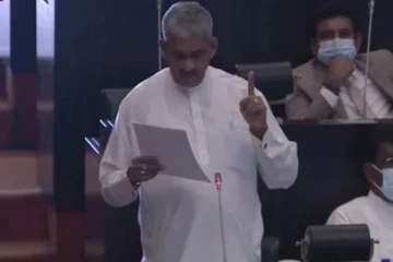 තමුන්නාන්සේලා කිතිකවා ගන්නවා.. සමාජ මාධ්ය කැළඹු සරත් ෆොන්සේකා පාර්ලිමේන්තුවේ කළ කතාව (VIDEO)